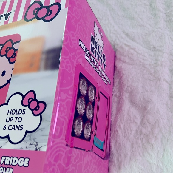 Hello Kitty Mini Fridge - Picture 4 of 14